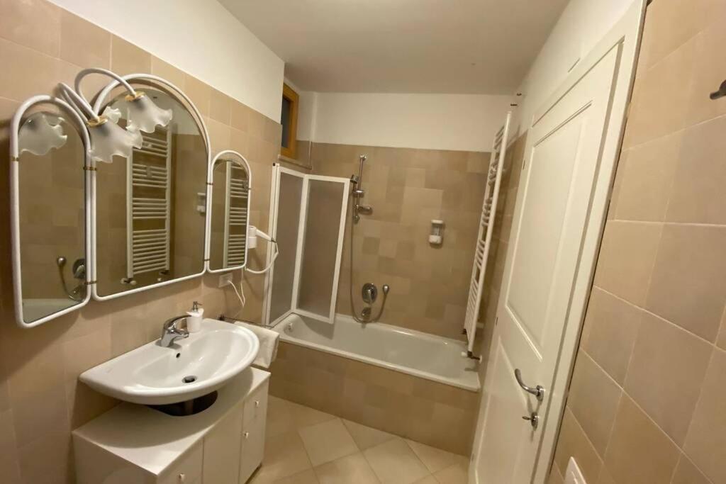 Ferienwohnung Living Rencio: Vicino Al Centro Di Bozen Exterior foto